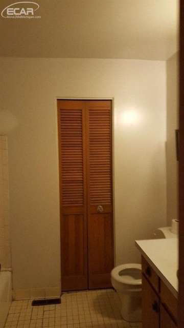 2144 West Hill Road Flint, MI 48507 - Photo 10 of 13 20421048-9.JPG