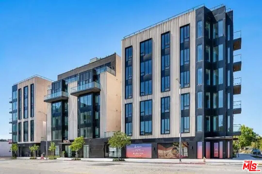 10700 Tabor Street, Unit 524 Los Angeles, CA 90034 - Photo 12 of 12 front view of a building