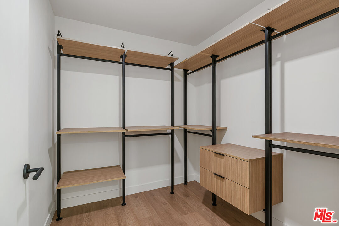 10700 Tabor Street, Unit 524 Los Angeles, CA 90034 - Photo 10 of 12 a view of an empty room