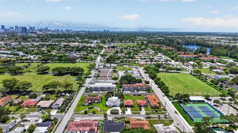 $650,000 | 709 Northwest 9th Court, Hallandale Beach, FL 33009