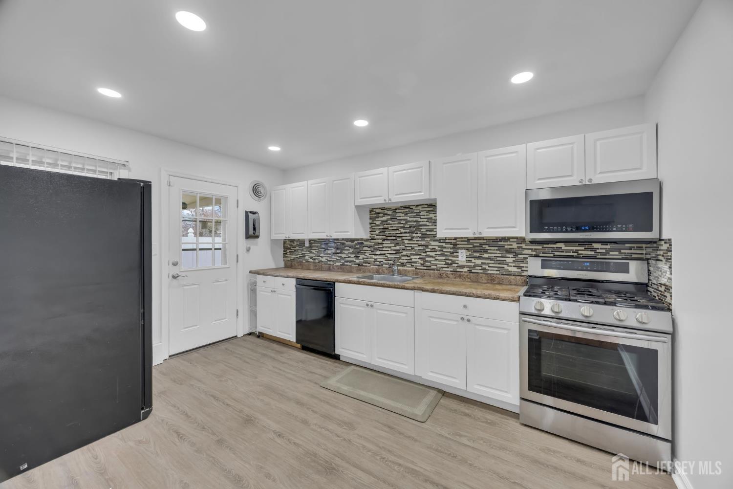 120 Winthrop Road Edison, NJ 08817 - Photo 5 of 15