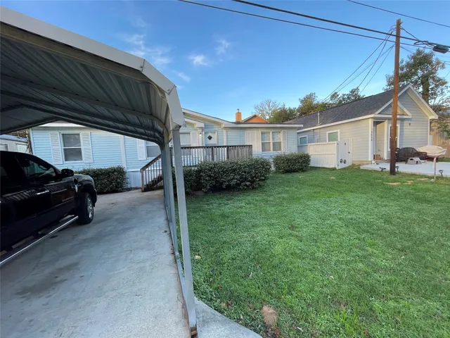 a view of a car park in front of house