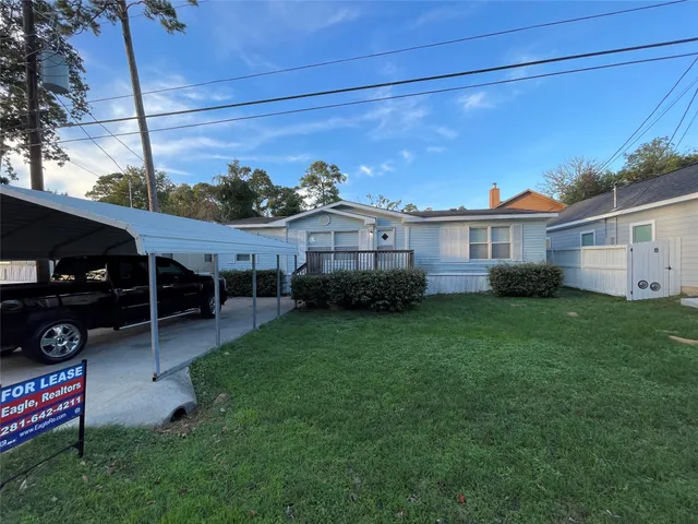 a view of a house with a back yard