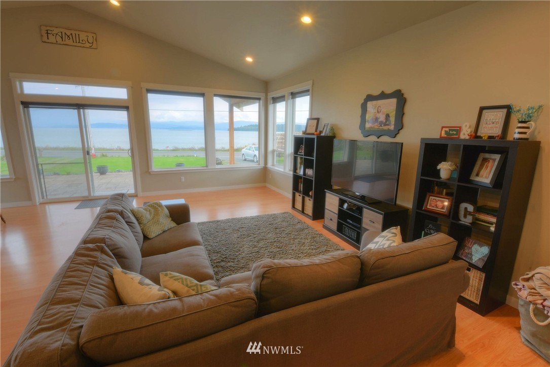 2209 Lummi Shore Road Bellingham, WA 98226 - Photo 3 of 25 Gallery Image 3