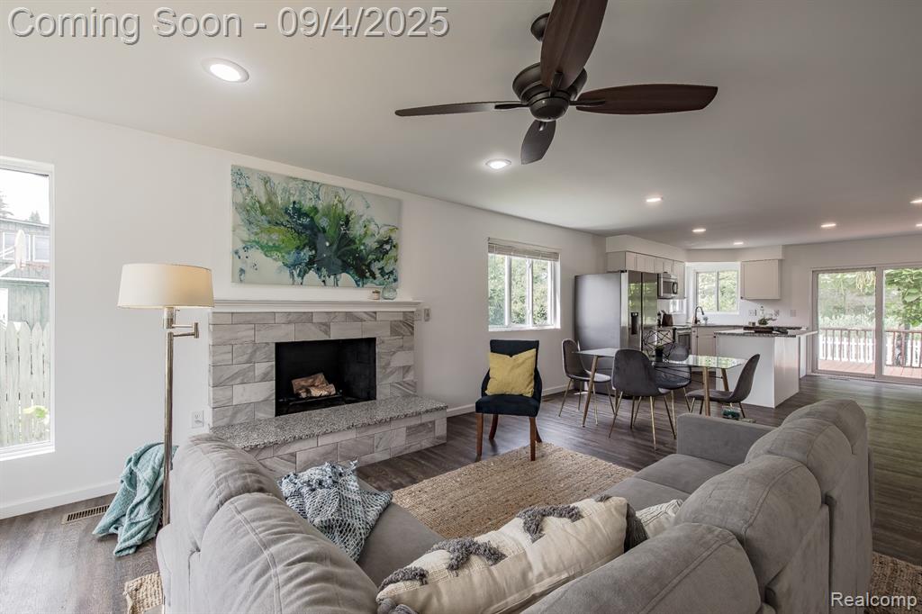 2595 Elmcrest Road Sterling Heights, MI 48310 - Photo 6 of 37