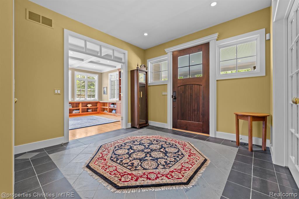1041 Greentree Road Bloomfield Hills, MI 48304 - Photo 9 of 70