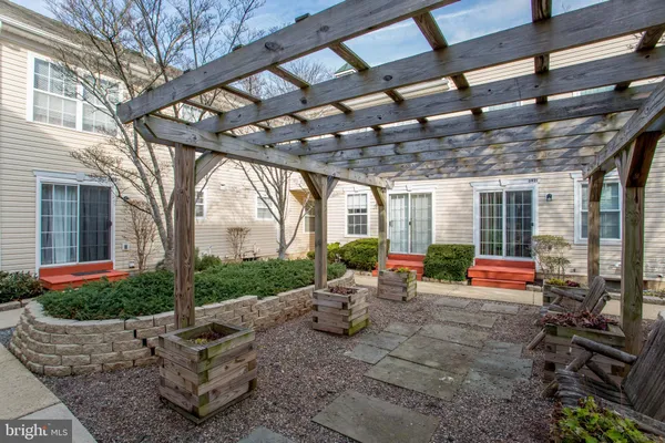 a group of cars sitting in front of a building