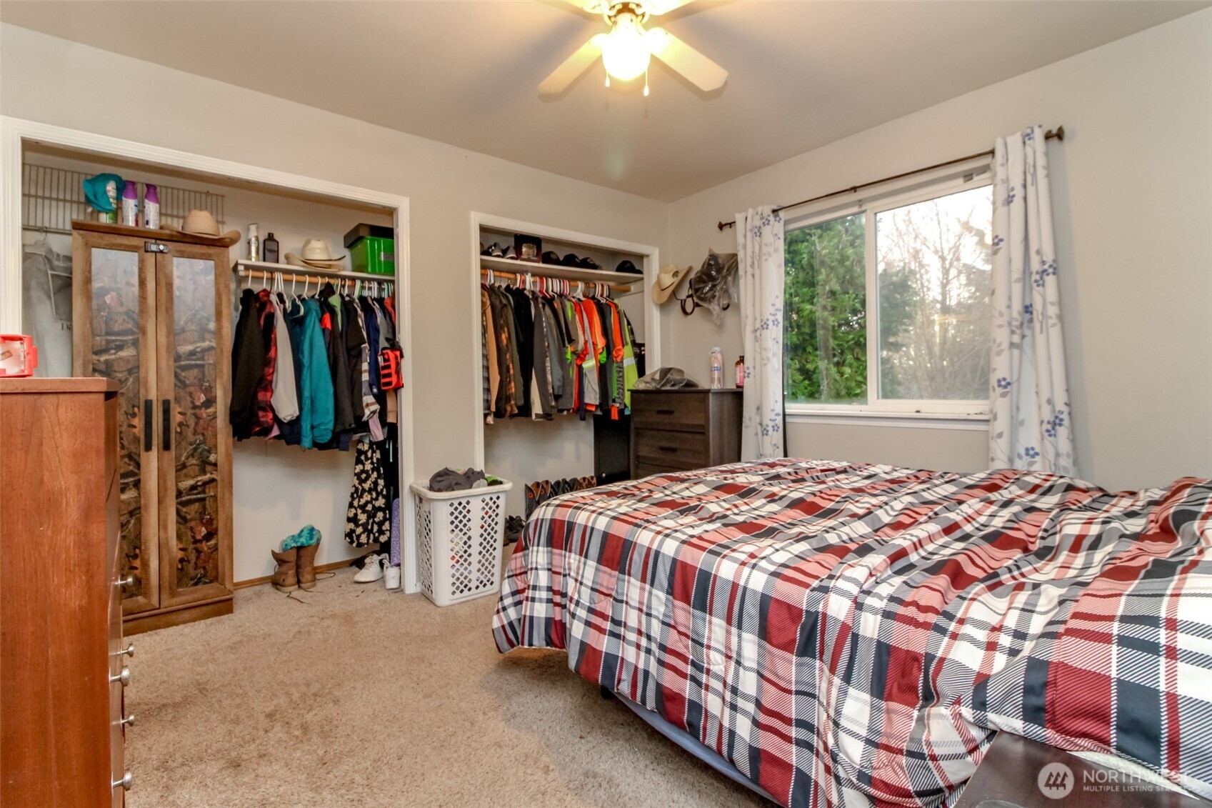 249 South Elsa Street Buckley, WA 98321 - Photo 25 of 37 a bedroom with a bed and a window