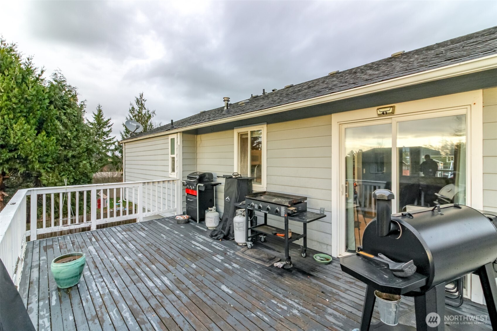 249 South Elsa Street Buckley, WA 98321 - Photo 31 of 37 a view of a chair and tables in the balcony