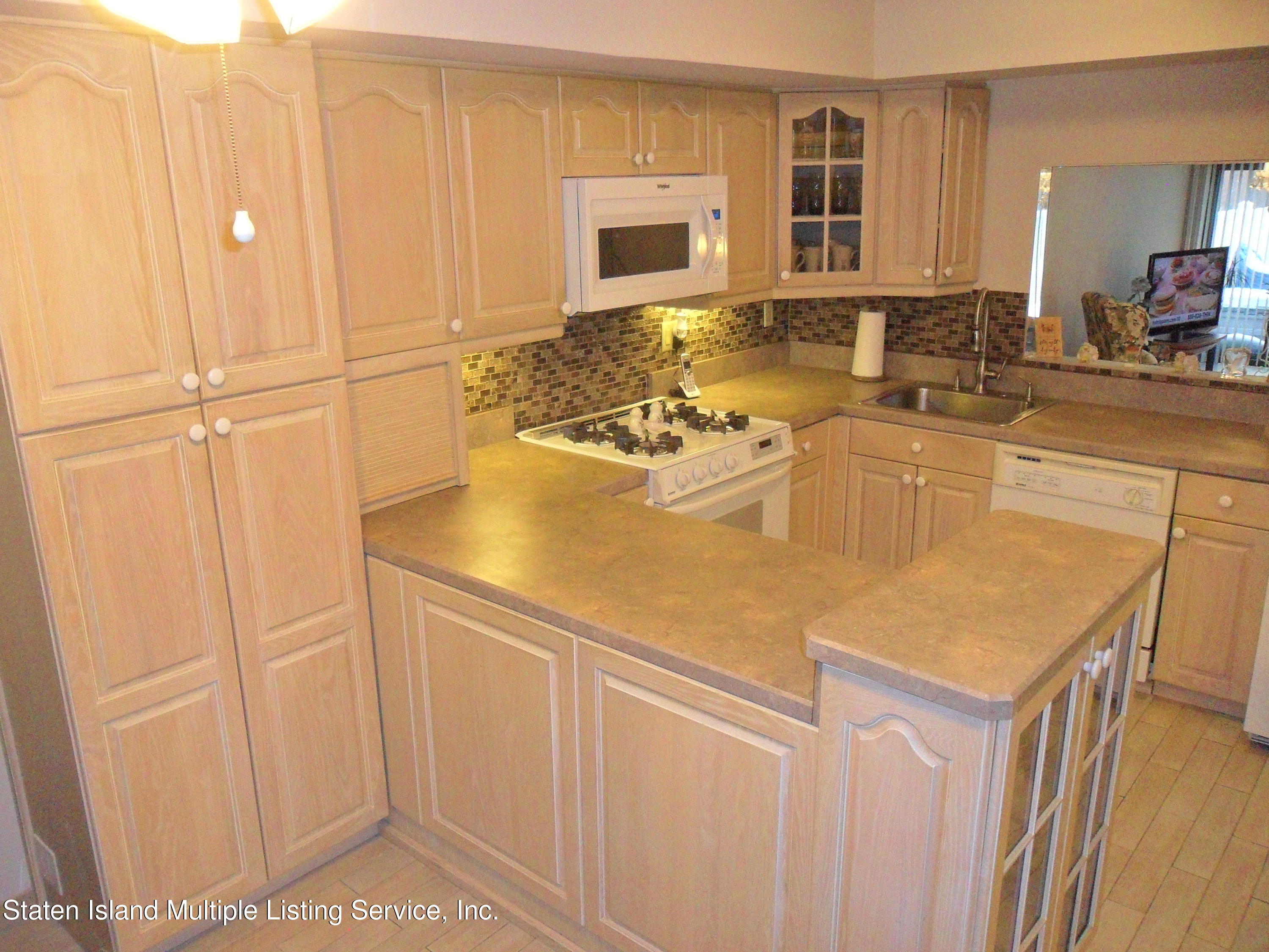 271 Signs Road, Unit L Staten Island, NY 10314 - Photo 3 of 53 SAM_2097
