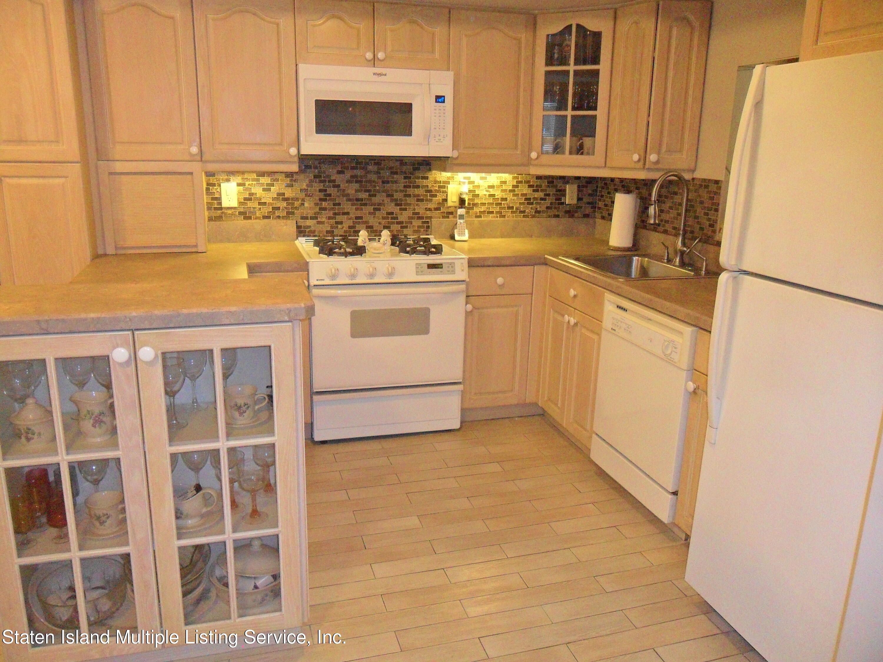 271 Signs Road, Unit L Staten Island, NY 10314 - Photo 5 of 53 SAM_2096
