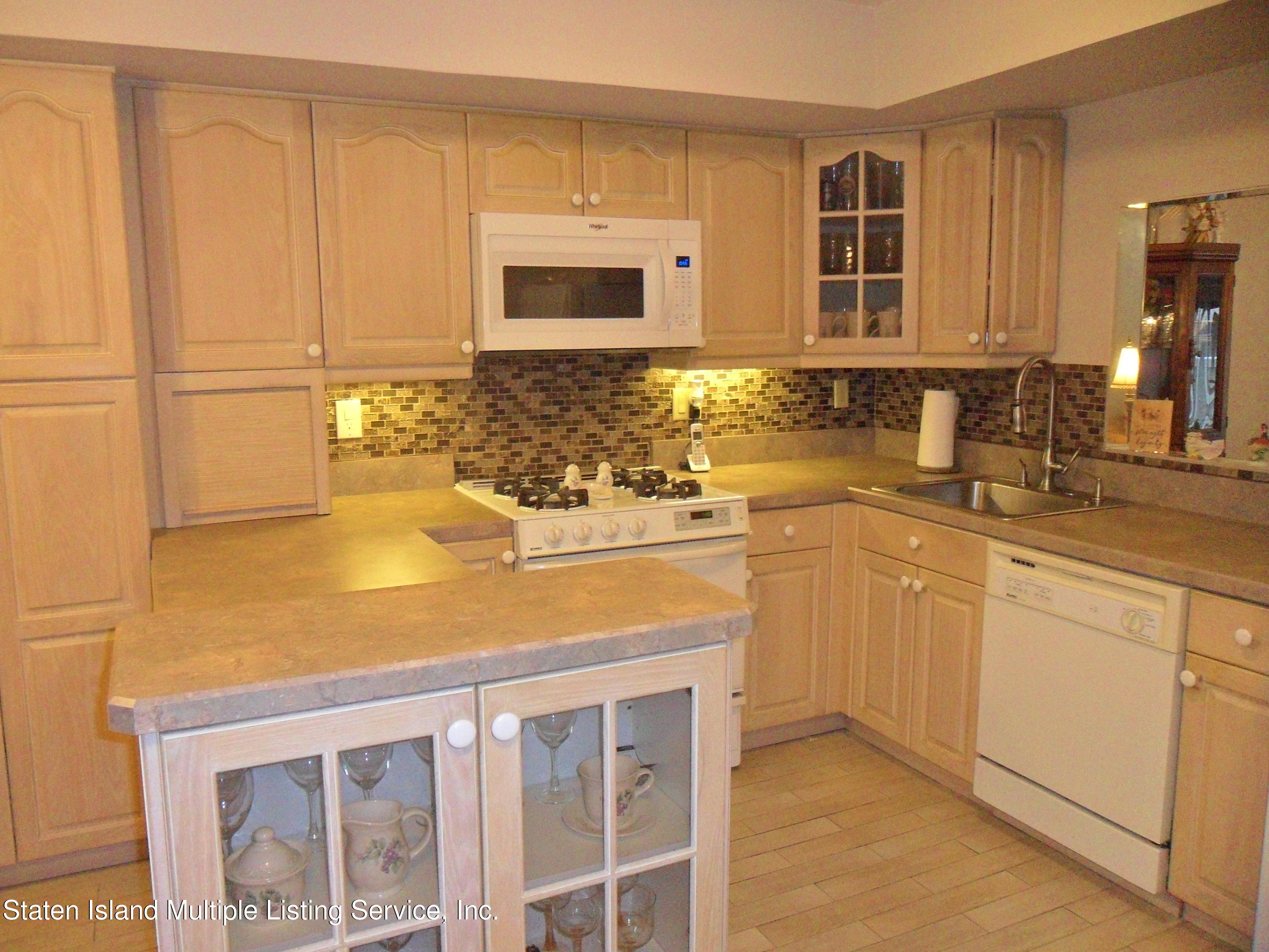 271 Signs Road, Unit L Staten Island, NY 10314 - Photo 6 of 53 SAM_2087