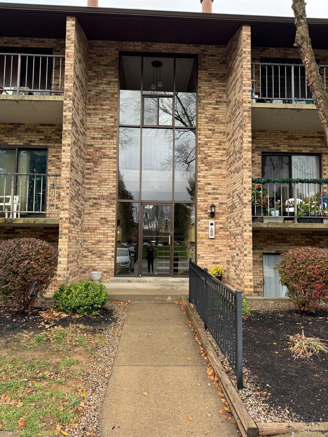 549 Davis Road Cincinnati, OH 45255 - Photo 2 of 20 Gallery Image 2