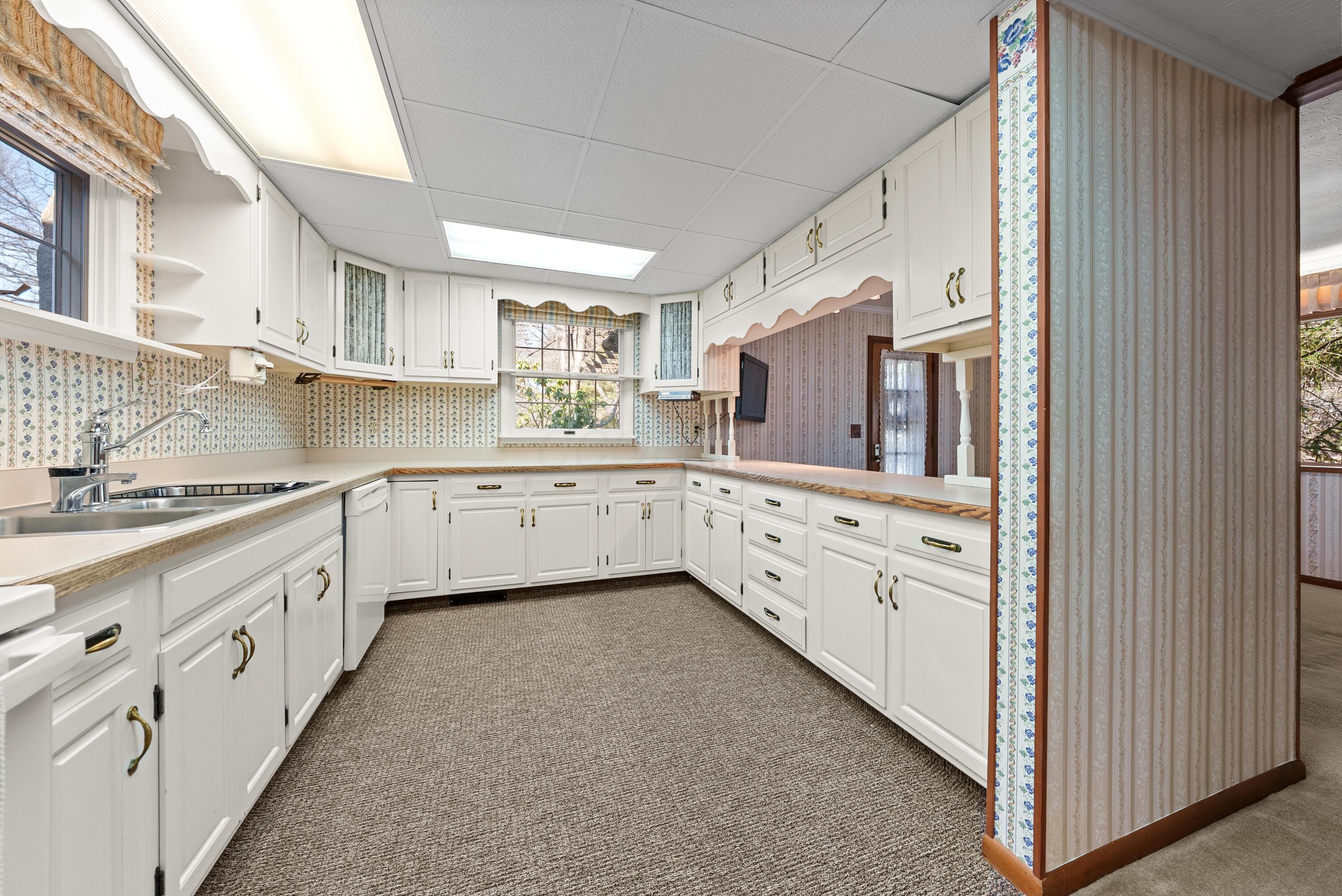 6980 South Old State Road Lewis Center, OH 43035 - Photo 21 of 66 Kitchen