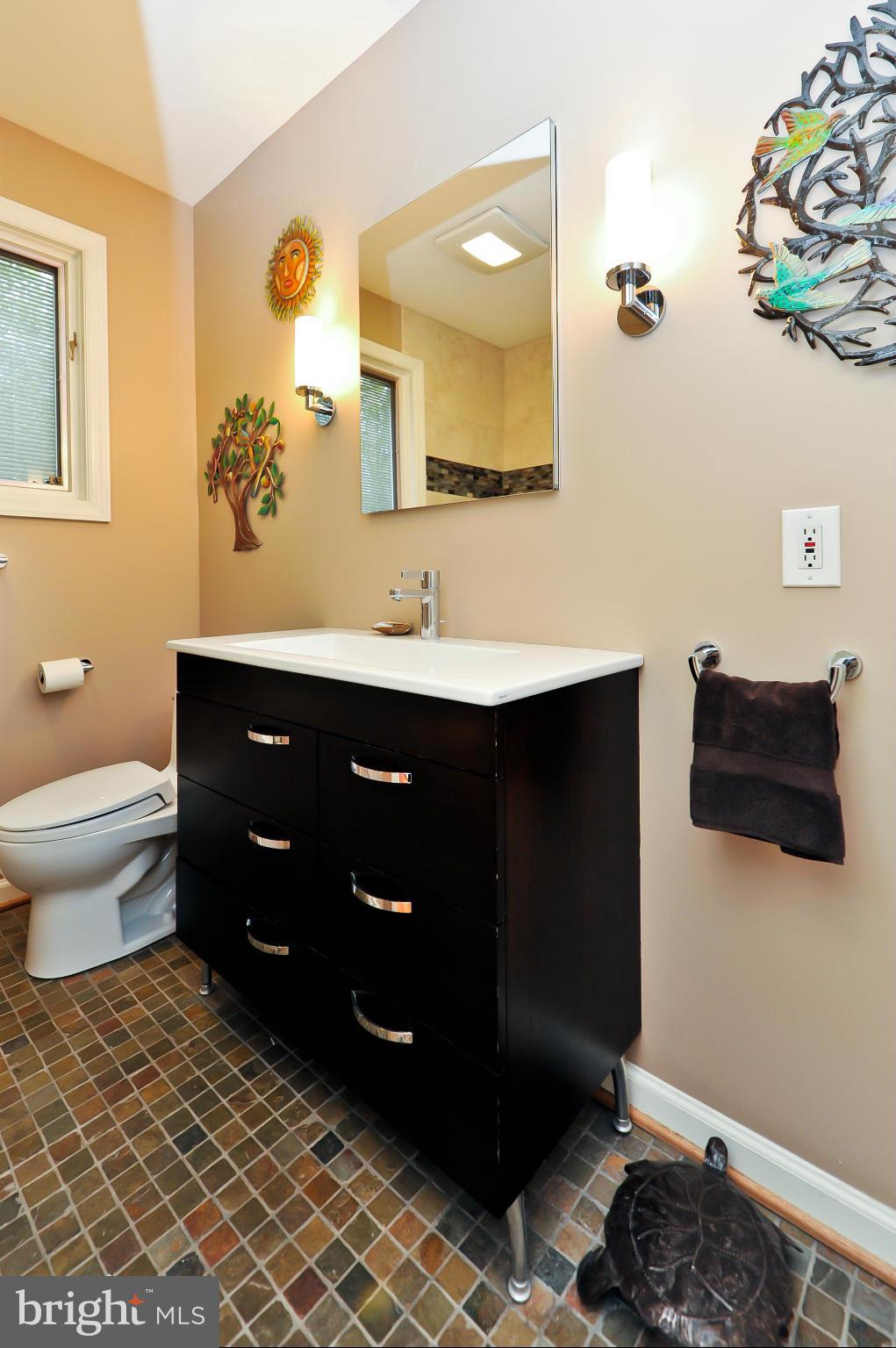 7512 Piney Branch Road Silver Spring, MD 20910 - Photo 18 of 29 Bath