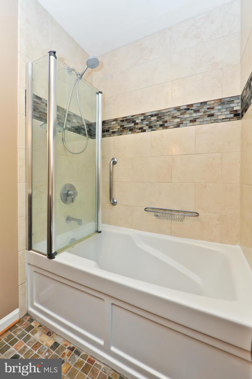7512 Piney Branch Road Silver Spring, MD 20910 - Photo 19 of 29 Bath