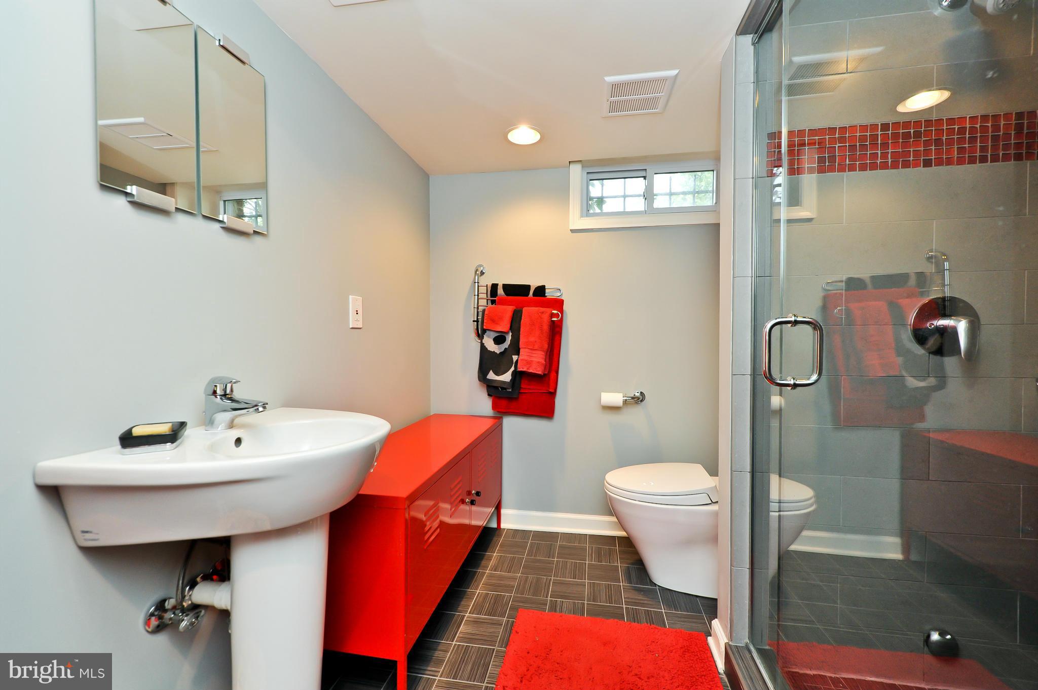 7512 Piney Branch Road Silver Spring, MD 20910 - Photo 24 of 29 Bath