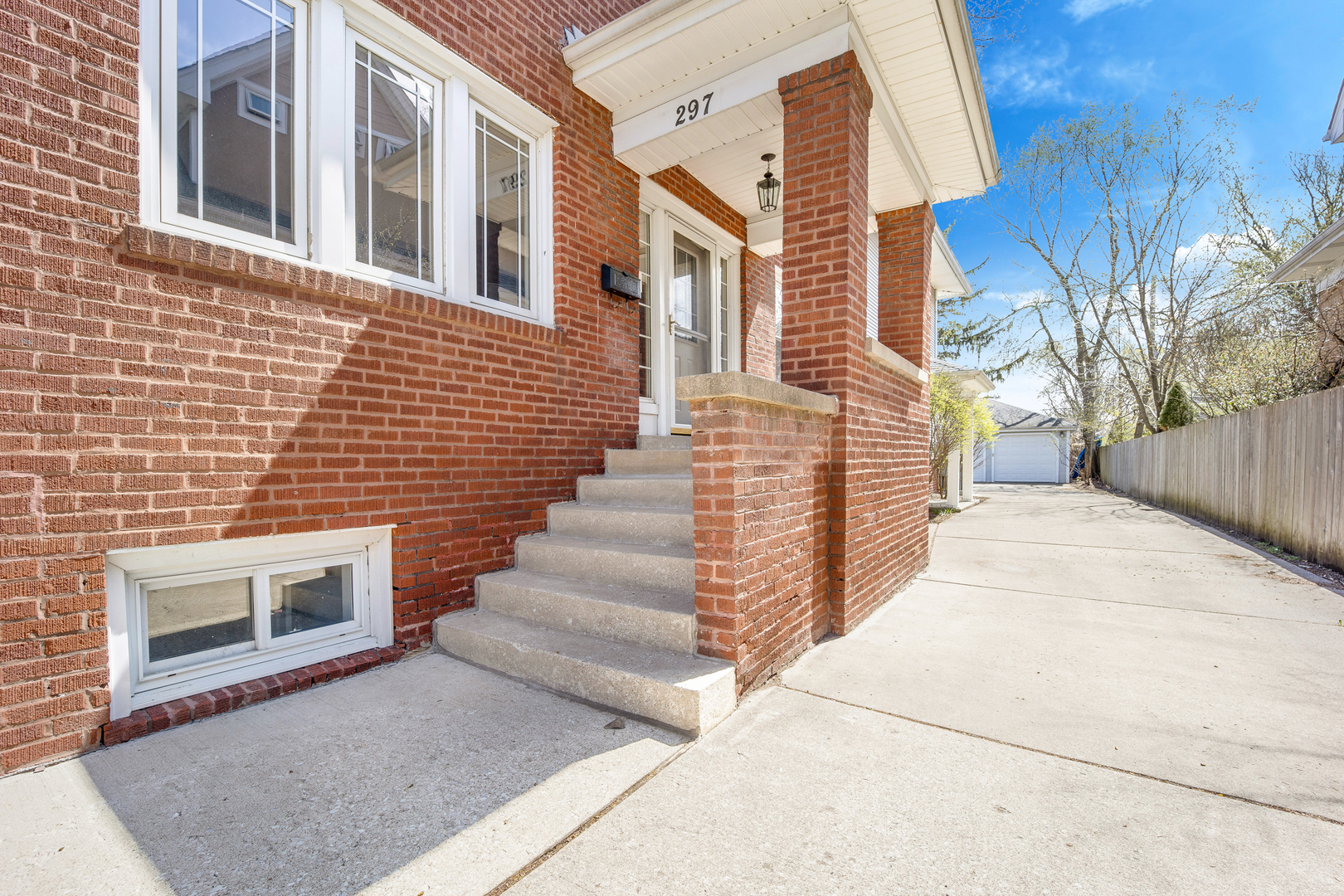 297 Gage Road Riverside, IL 60546 - Photo 3 of 55