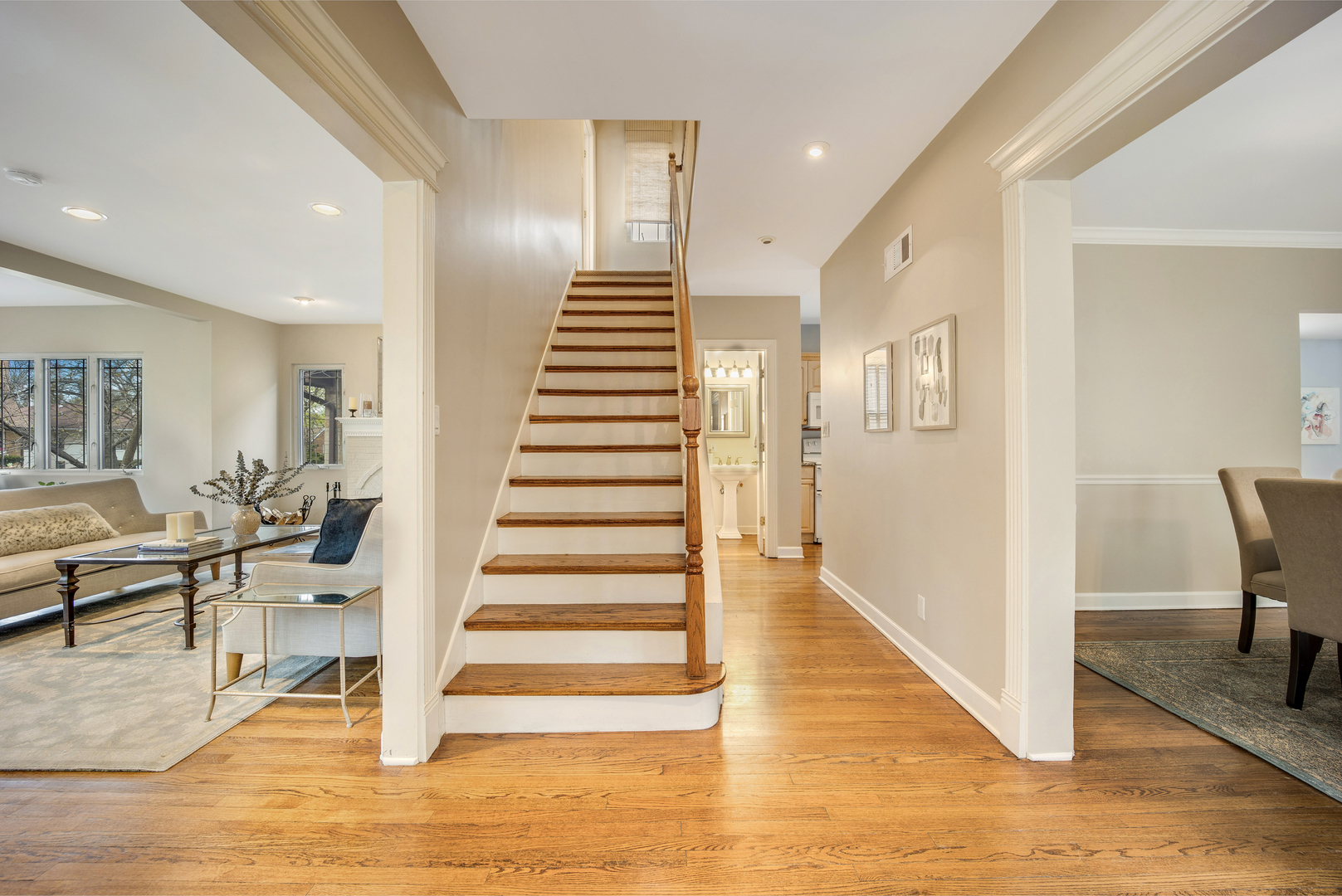 297 Gage Road Riverside, IL 60546 - Photo 4 of 55