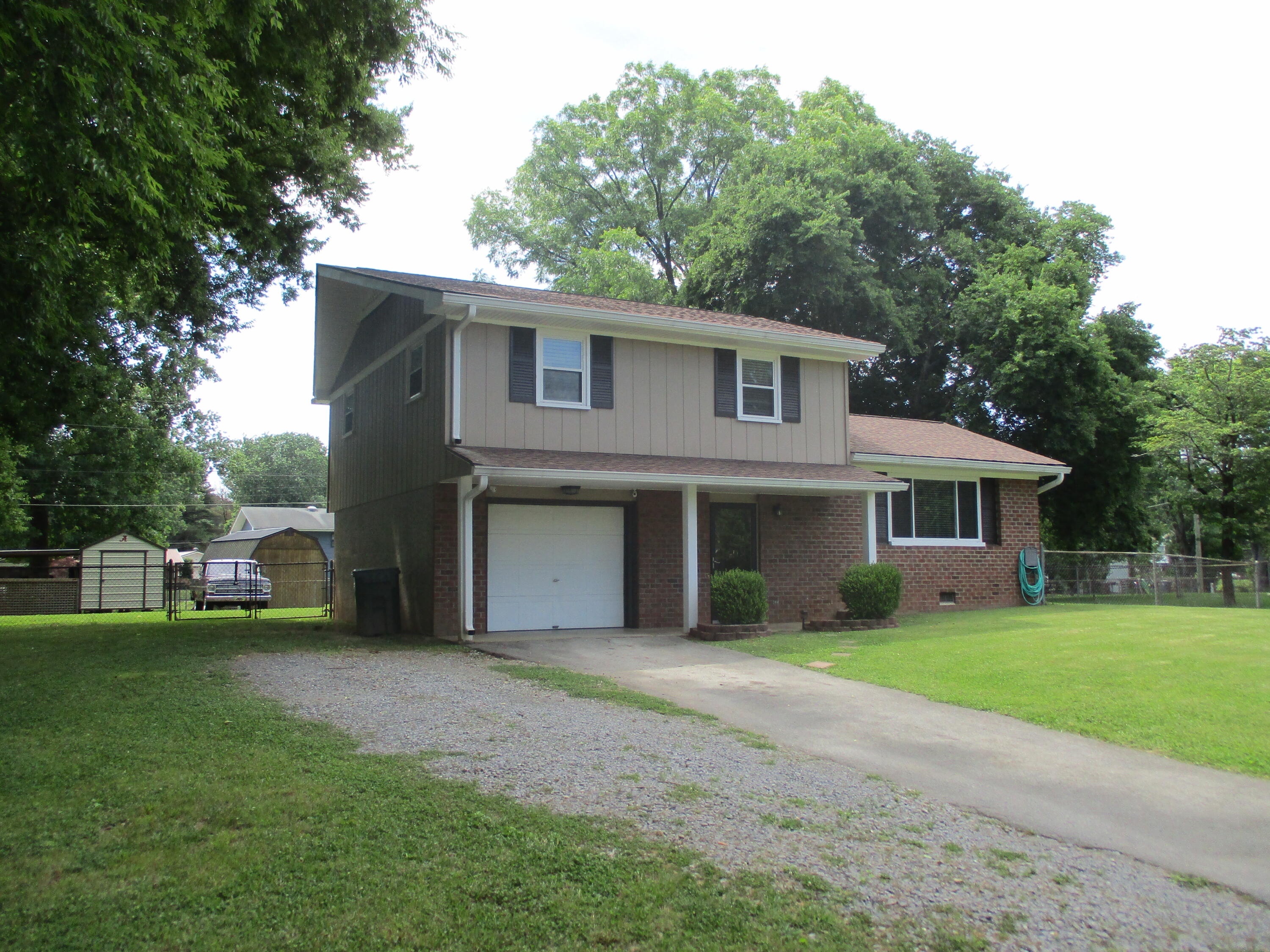7218 Fairbanks Road Hixson, TN 37343 - Photo 3 of 27 IMG_0289