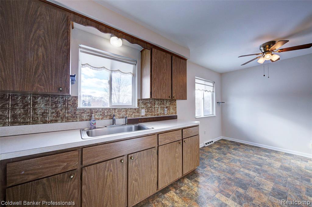9555 Andersonville Road Clarkston, MI 48346 - Photo 12 of 37 Gallery Image 12