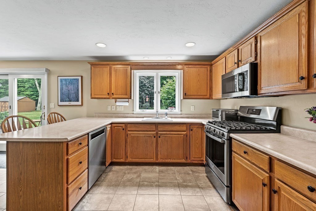 29 Rockwood Drive Ashland, MA 01721 - Photo 7 of 42