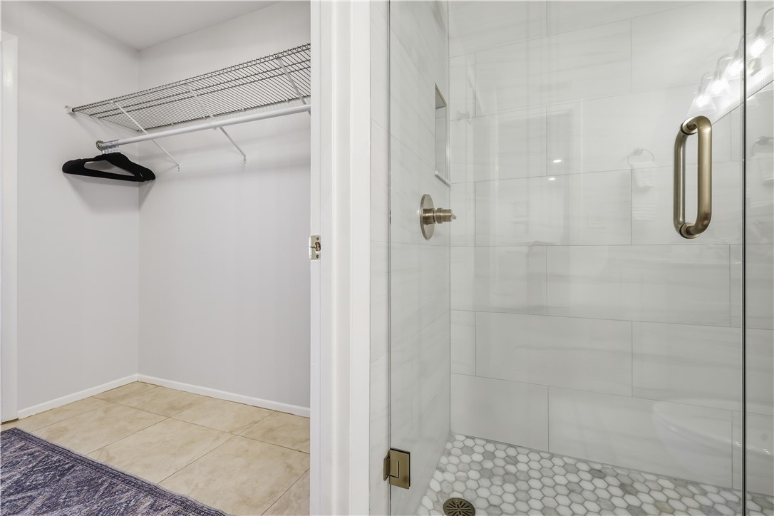 1830 Robalo Drive, Unit B102 Vero Beach, FL 32960 - Photo 16 of 33 a bathroom with a shower