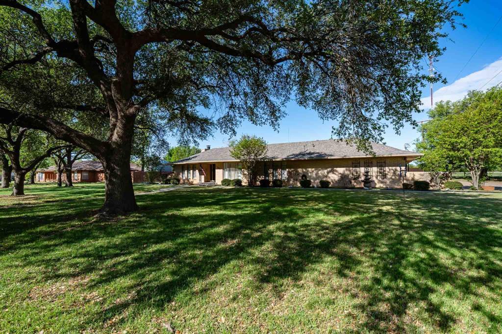 703 North Ave L Haskell, TX 79521 - Photo 3 of 40
