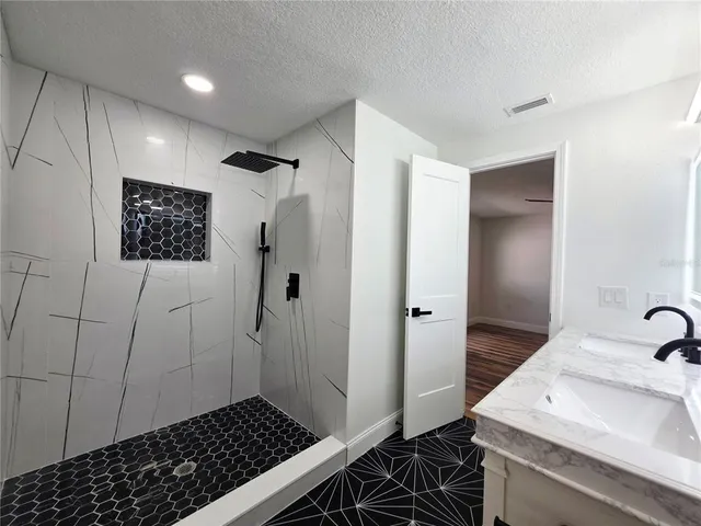 $470,000 | 6160 71st Avenue North, Pinellas Park, FL 33781