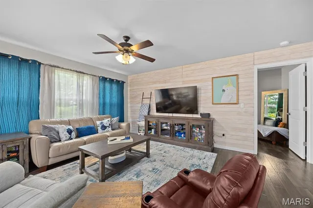 $279,000 | 1003 Koenig Drive, Godfrey, IL 62035