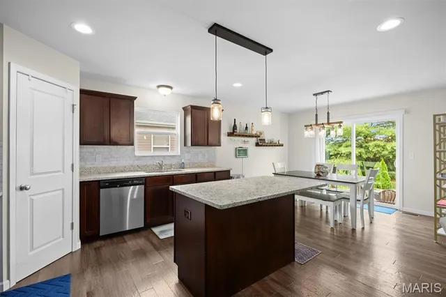 $279,000 | 1003 Koenig Drive, Godfrey, IL 62035