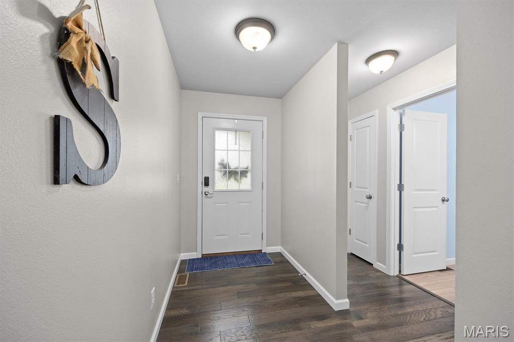 1003 Koenig Drive Godfrey, IL 62035 - Photo 4 of 32