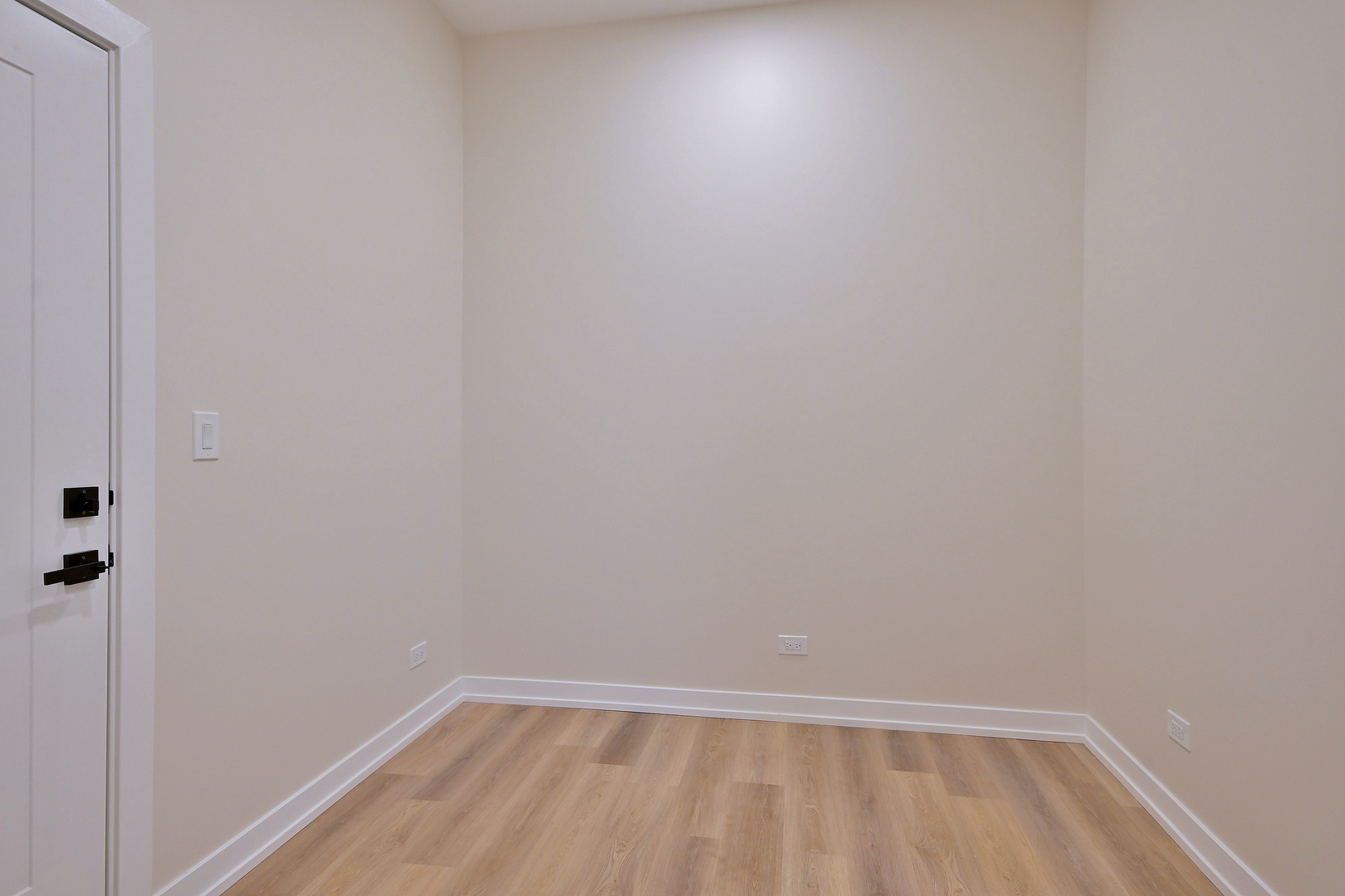 7518 Madison Street, Unit E Forest Park, IL 60130 - Photo 28 of 30 a view of an empty room