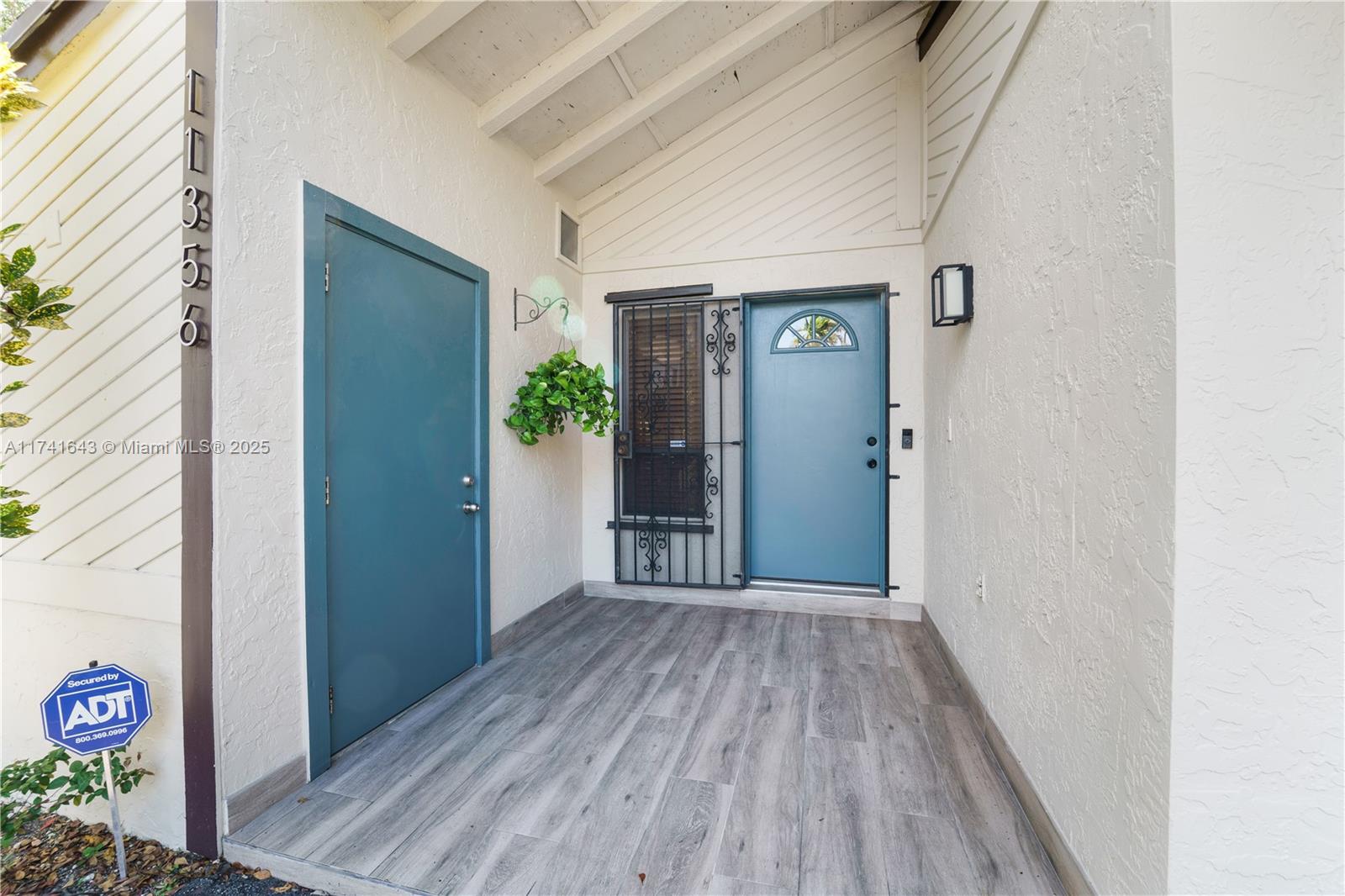 11356 Southwest 116th Terrace Road Miami, FL 33176 - Photo 2 of 26 Gallery Image 2
