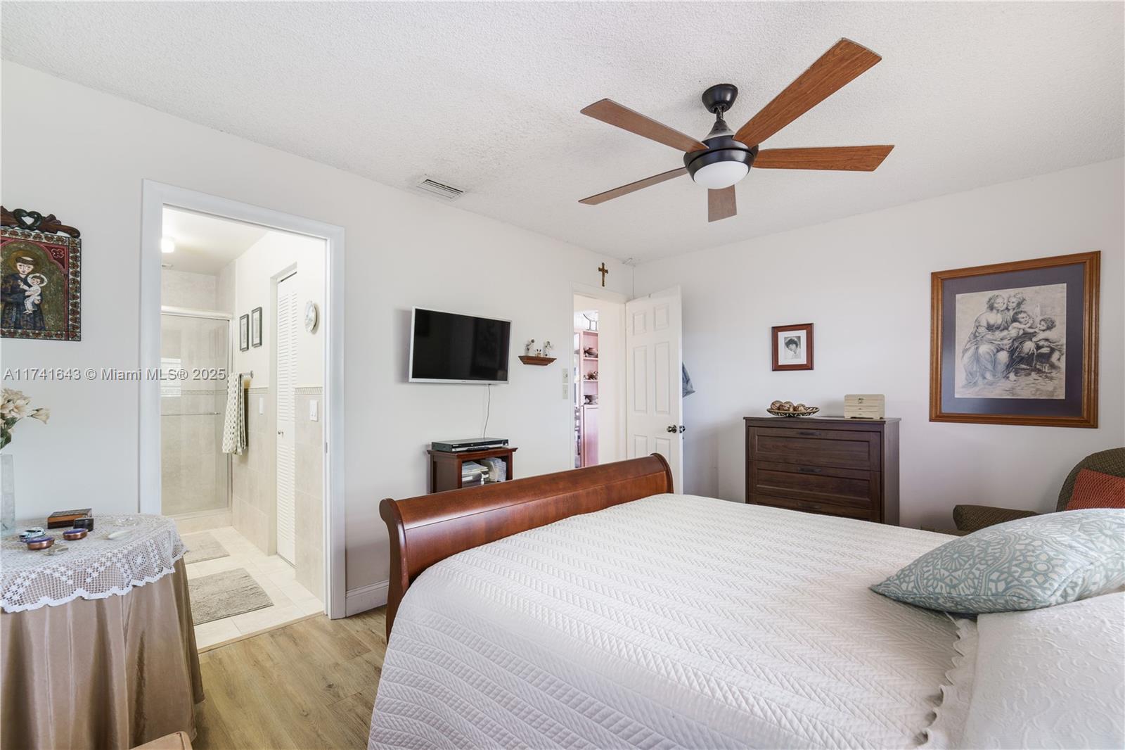 11356 Southwest 116th Terrace Road Miami, FL 33176 - Photo 6 of 26 Gallery Image 6