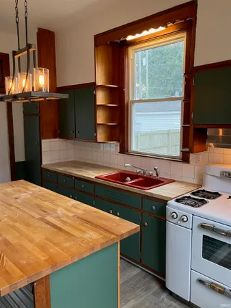 $215,000 | 504 Casselberry Avenue, Evansville, IN 47712