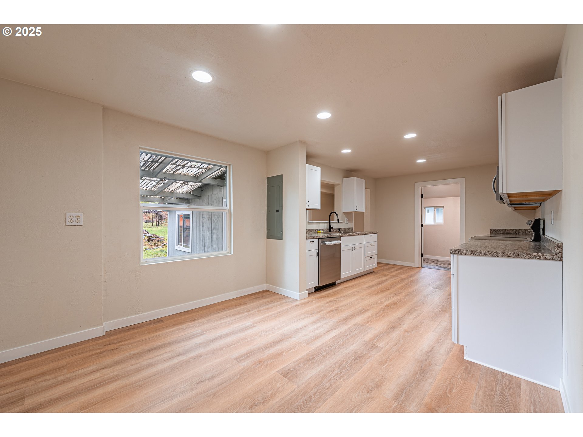 90885 Angels Flight Road Walterville, OR 97489 - Photo 5 of 30 Gallery Image 5