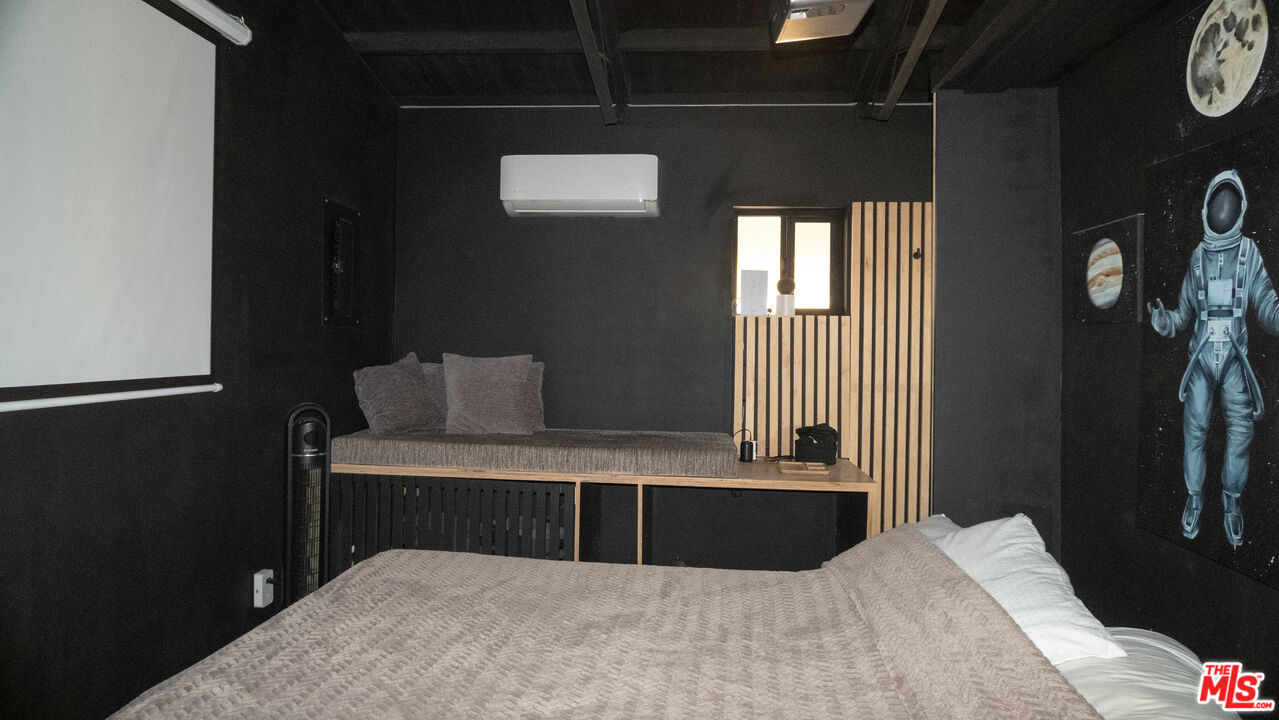 4351 Meriwether Road Twentynine Palms, CA 92277 - Photo 26 of 28 a bedroom with a bed and a window