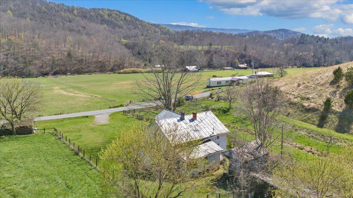 1054 Willow Bend Road Lindside, WV 24951 - Photo 6 of 68 1054 Willow Bend Rd Tour