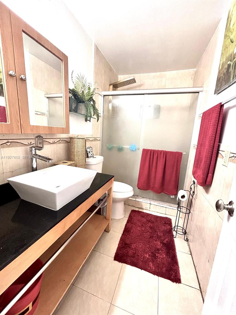 598 Southwest 121 Avenue Miami, FL 33184 - Photo 14 of 17 a bathroom with a bathtub and a sink