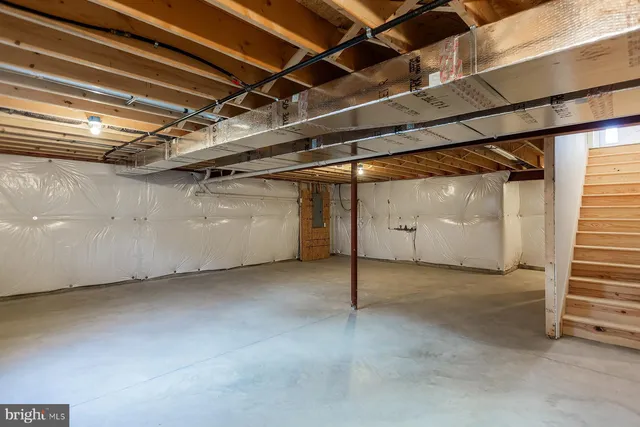 a view of a house with a big yard