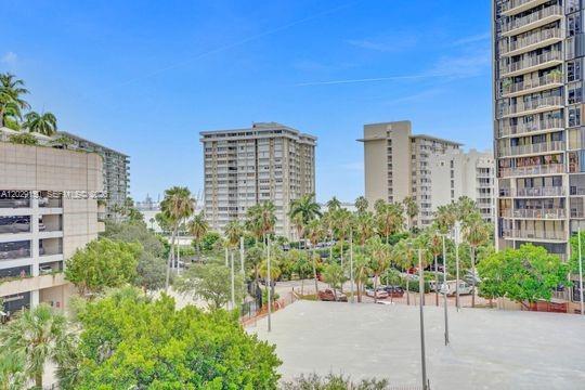 151 Southeast 15th Road, Unit 502 Miami, FL 33131 - Photo 24 of 26 Photo 24