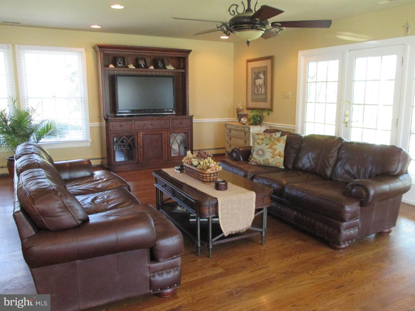 395 Eagle Road Newtown, PA 18940 - Photo 5 of 25 Gallery Image 5