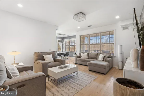 $365,000 | 532 Timberlake Drive, Ewing, NJ 08618