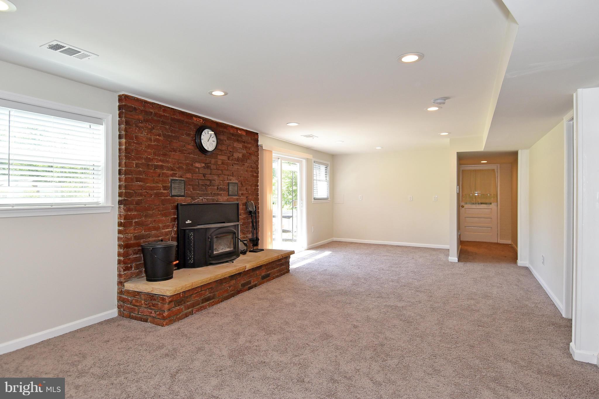 15901 Accolawn Road Accokeek, MD 20607 - Photo 22 of 29 Family Room