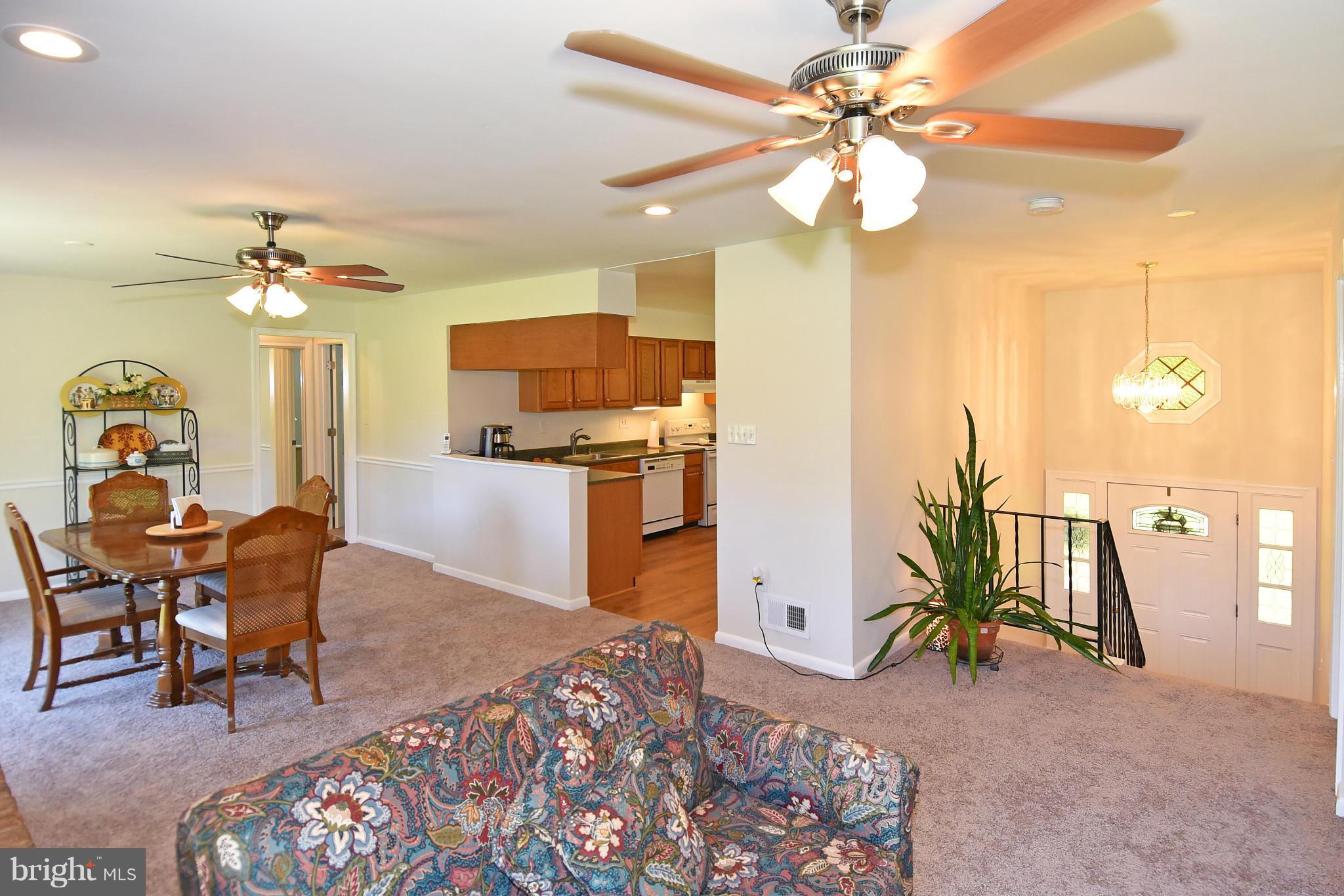15901 Accolawn Road Accokeek, MD 20607 - Photo 9 of 29 Living Room