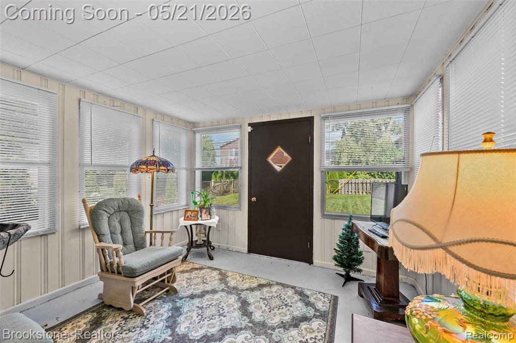 18474 Beverly Road Beverly Hills, MI 48025 - Photo 13 of 38