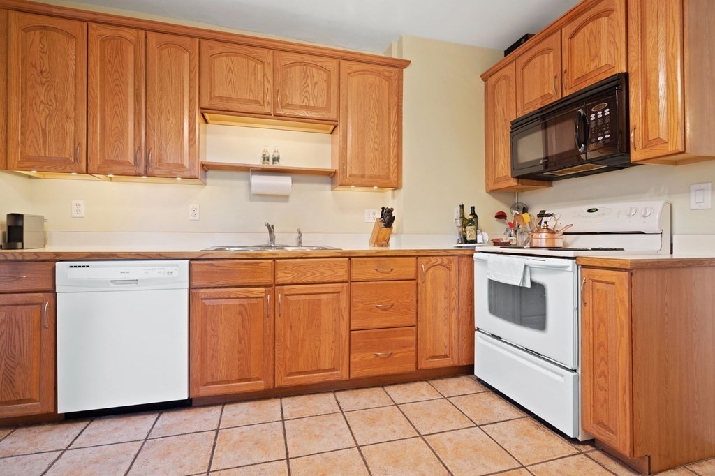 30 Symmes Road, Unit 30 Winchester, MA 01890 - Photo 17 of 42 Gallery Image 17