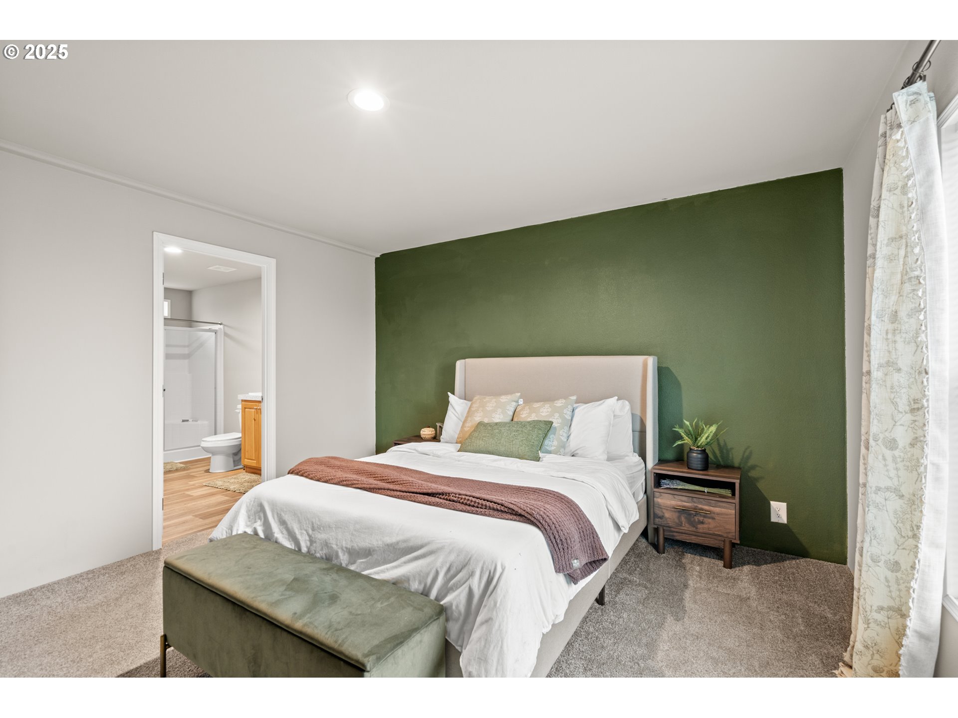 32390 East Punkin Center Road Hermiston, OR 97838 - Photo 11 of 17 a bedroom with a bed and a painting