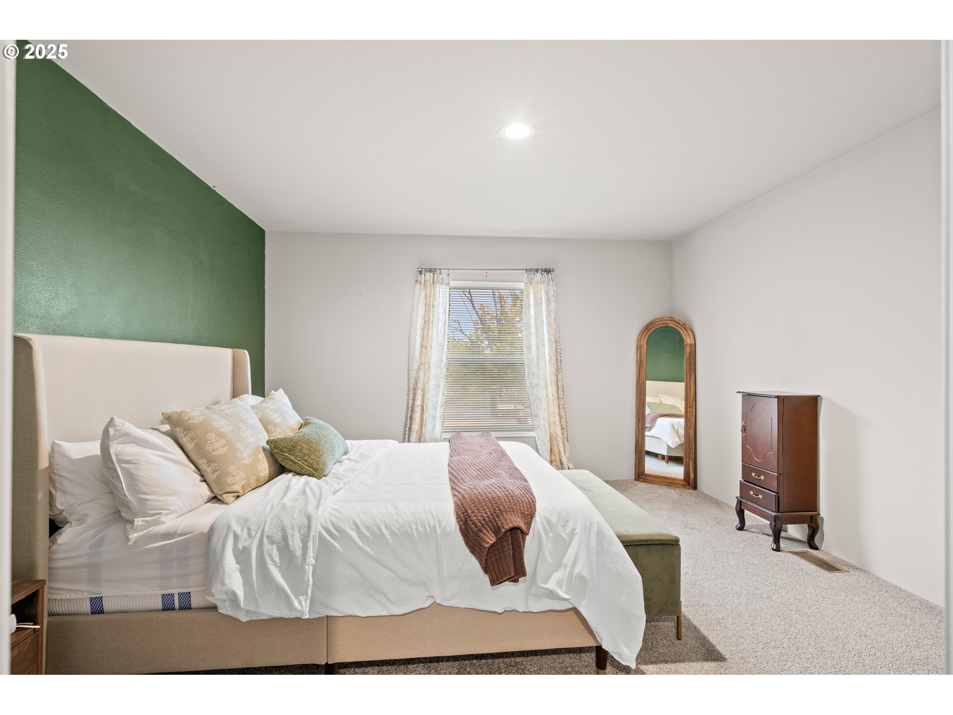 32390 East Punkin Center Road Hermiston, OR 97838 - Photo 12 of 17 a bedroom with a bed and a large window